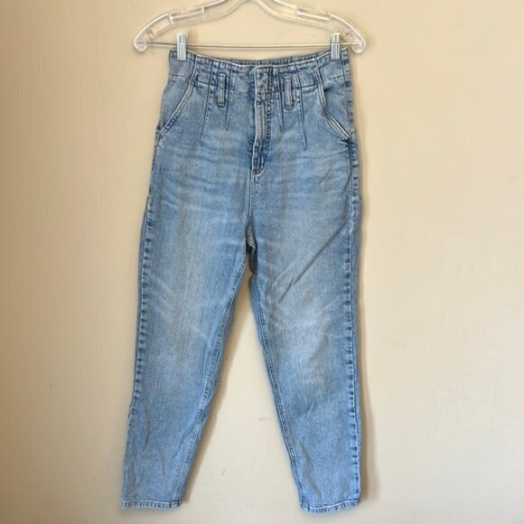 Dynamite Cindy Super High Rise Light Wash Jeans size 28 - Picture 1 of 9